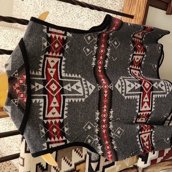 Fantastic NWT Pendleton Wool Crossroads Native American Design Vest ♥️🖤 - Picture 10 of 16
